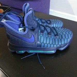 Nike Zoom KD 9 Size 4 Men's (6 Women's)